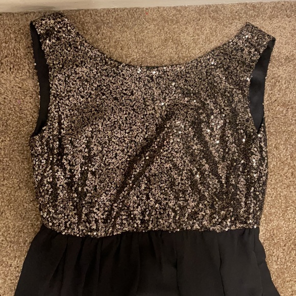 Black Dress - Picture 4 of 7